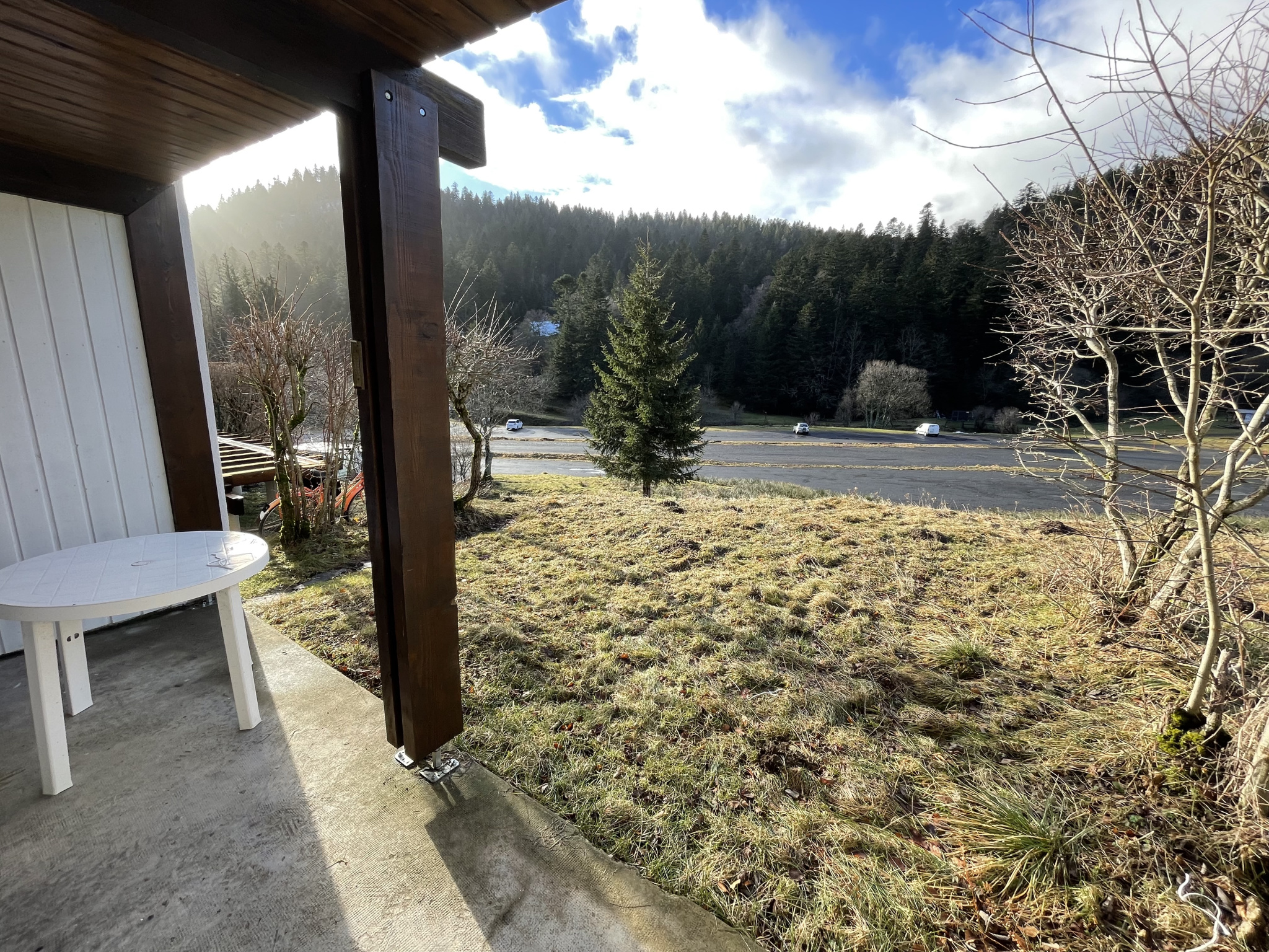 Studio rénové en rez de jardin