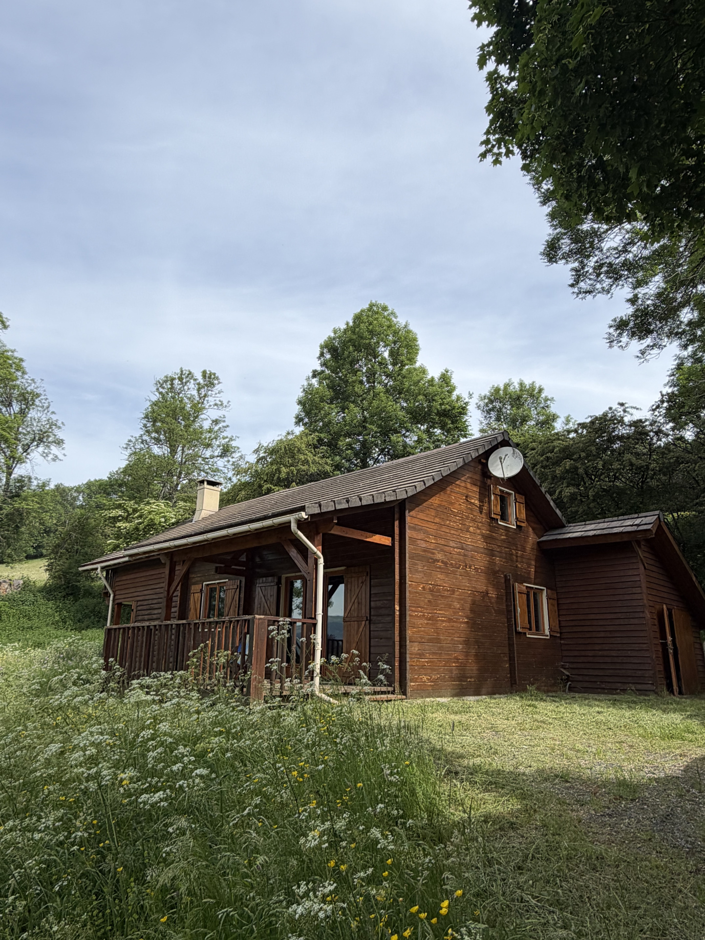 CHALET SUR LES HAUTEURS DE LAVEISSIERE