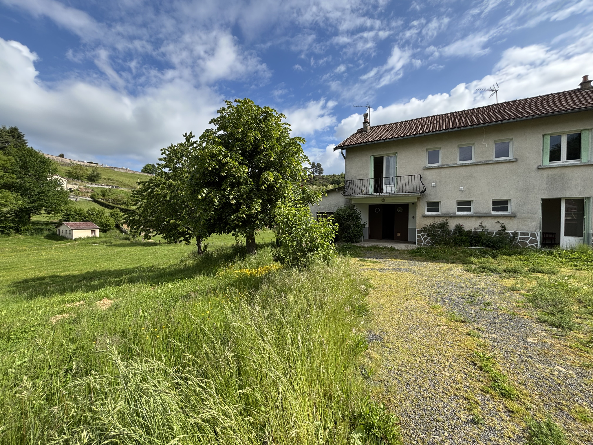 Maison à rénover avec grand terrain
